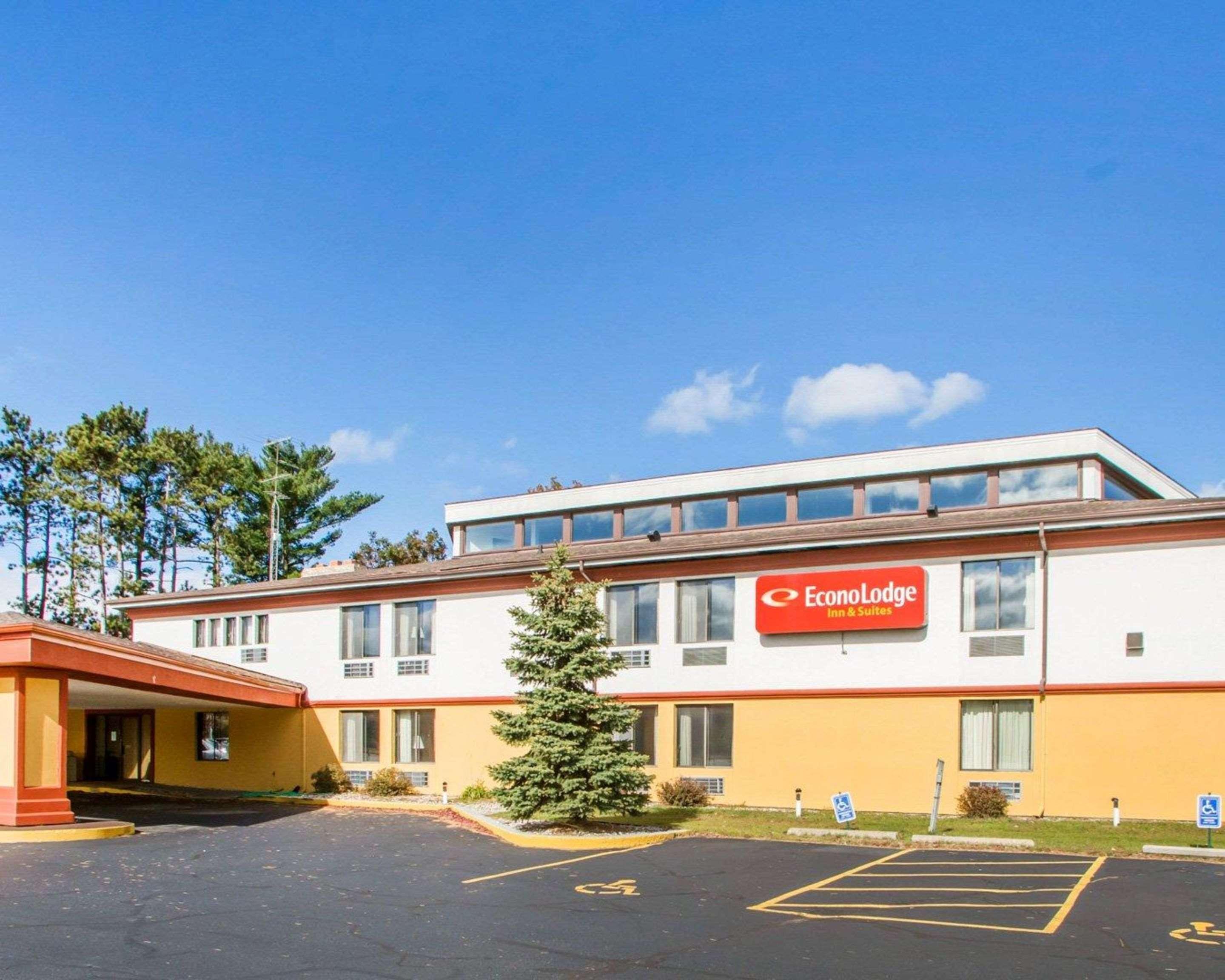 Econo Lodge Inn & Suites Stevens Point Exterior photo